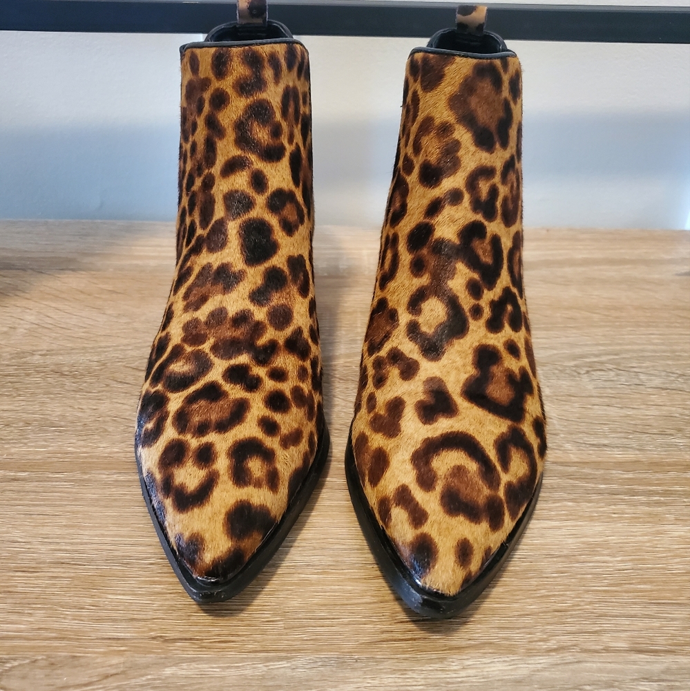 Marc Fisher Tan Leopard Calf Hair Pull On Booties sz 7